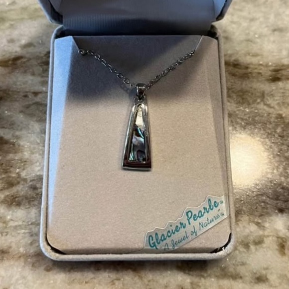 Glacier Pearl necklace - Picture 1 of 3